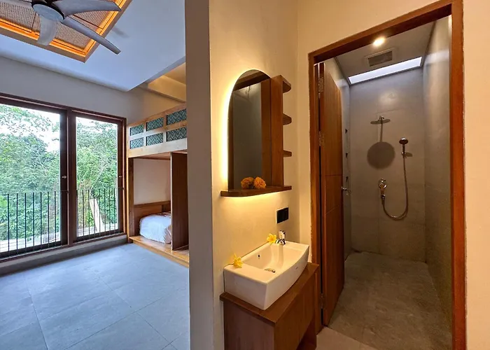 Leafy Riverbank Hostel *